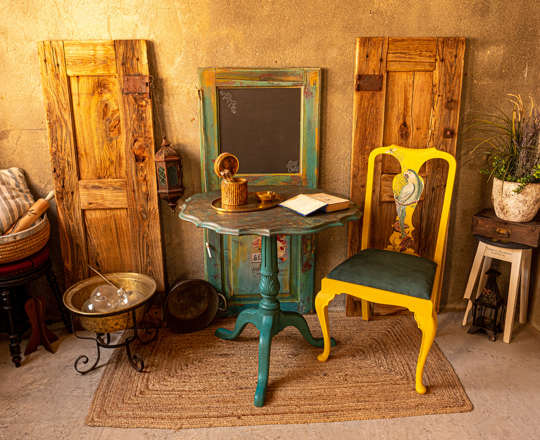 Mesa pé de galo , com motivos marroquinos