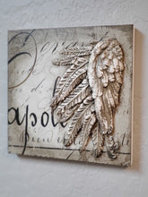 Carregar imagem no visualizador da galeria, IOD Decor Wings and Feathers Moldes
