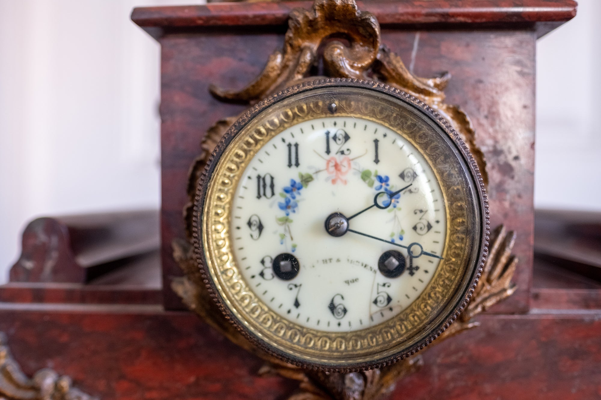 Relógio antigo de bronze maciço e formato de periscópio. - Vintage Garage -  O lugar que respeita a história das coisas