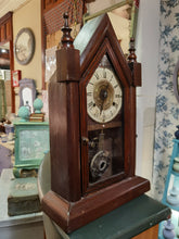 Carregar imagem no visualizador da galeria, Relógio antigo em madeira esculpida .século XIX
