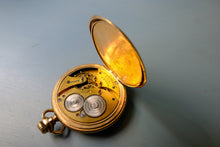 Carregar imagem no visualizador da galeria, Relógio de bolso Waltham Hunter em banho de ouro de  14K American Waltham 1868

